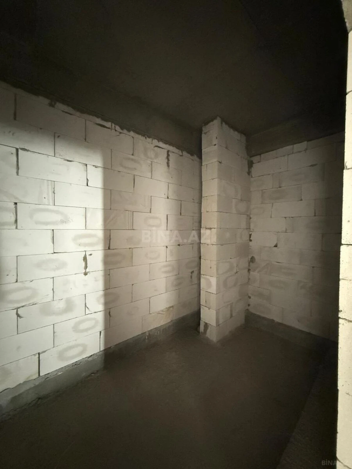 Satılır 4 otaqlı mənzil 220 m²