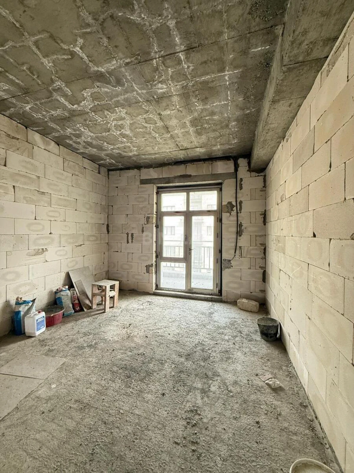 Satılır 4 otaqlı mənzil 220 m²
