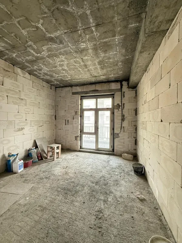 Satılır 4 otaqlı mənzil 220 m²
