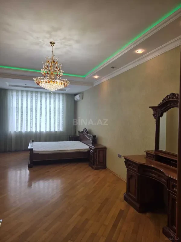 Kirayə verilir 3 otaqlı mənzil 178 m²