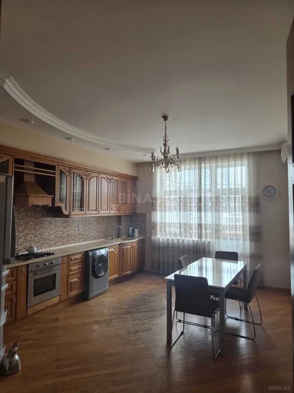 Kirayə verilir 3 otaqlı mənzil 178 m²