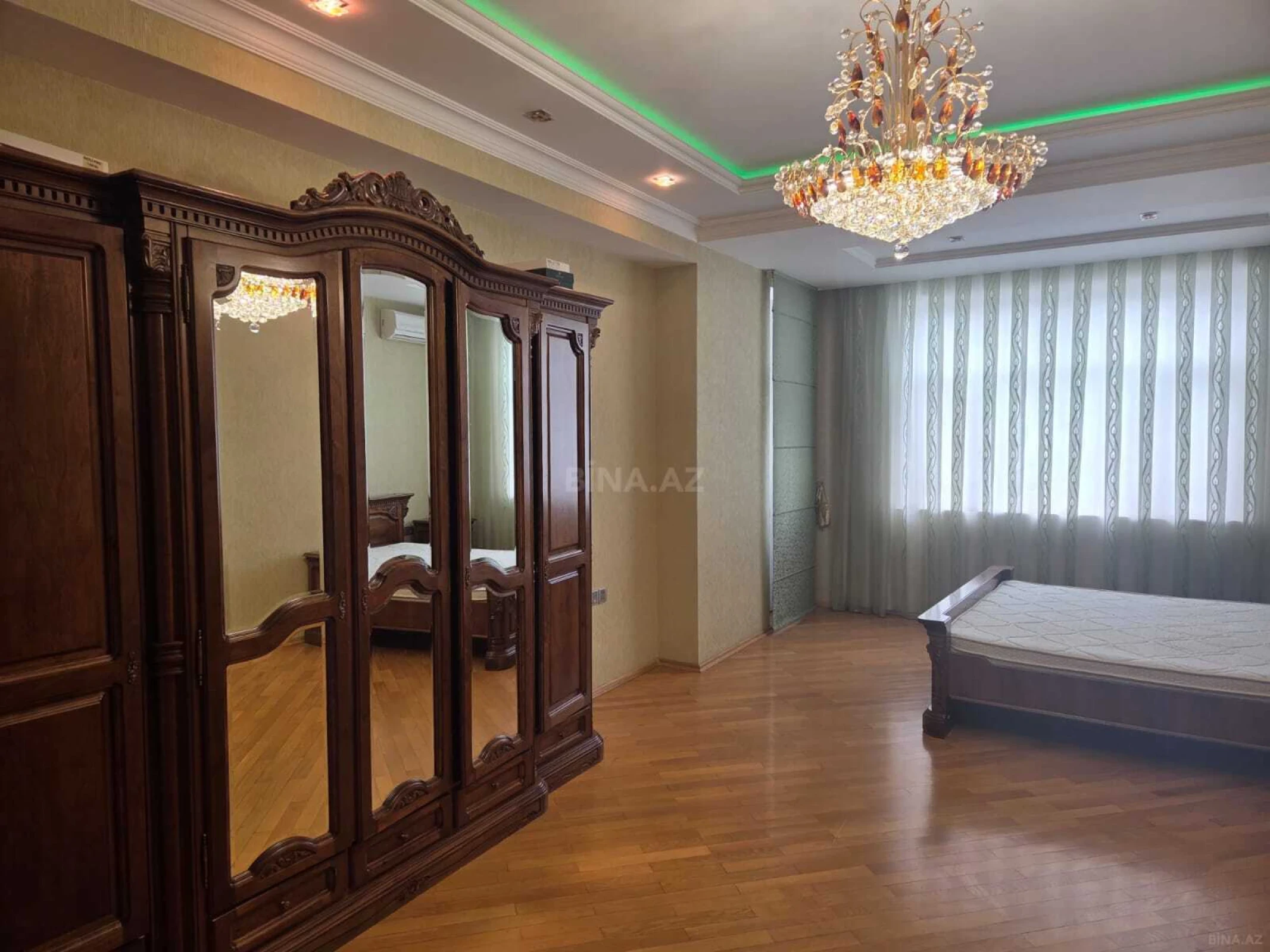 Kirayə verilir 3 otaqlı mənzil 178 m²