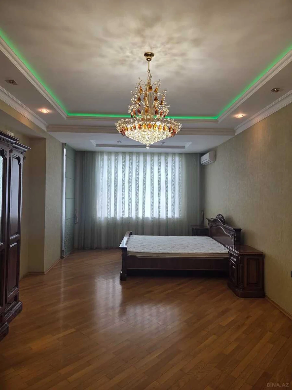 Kirayə verilir 3 otaqlı mənzil 178 m²