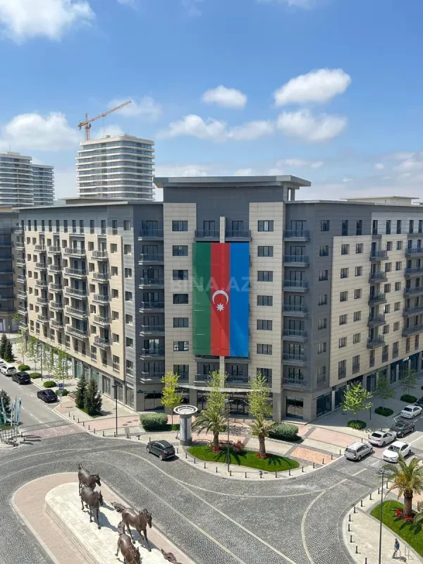 Satılır 5 otaqlı mənzil 250 m²
