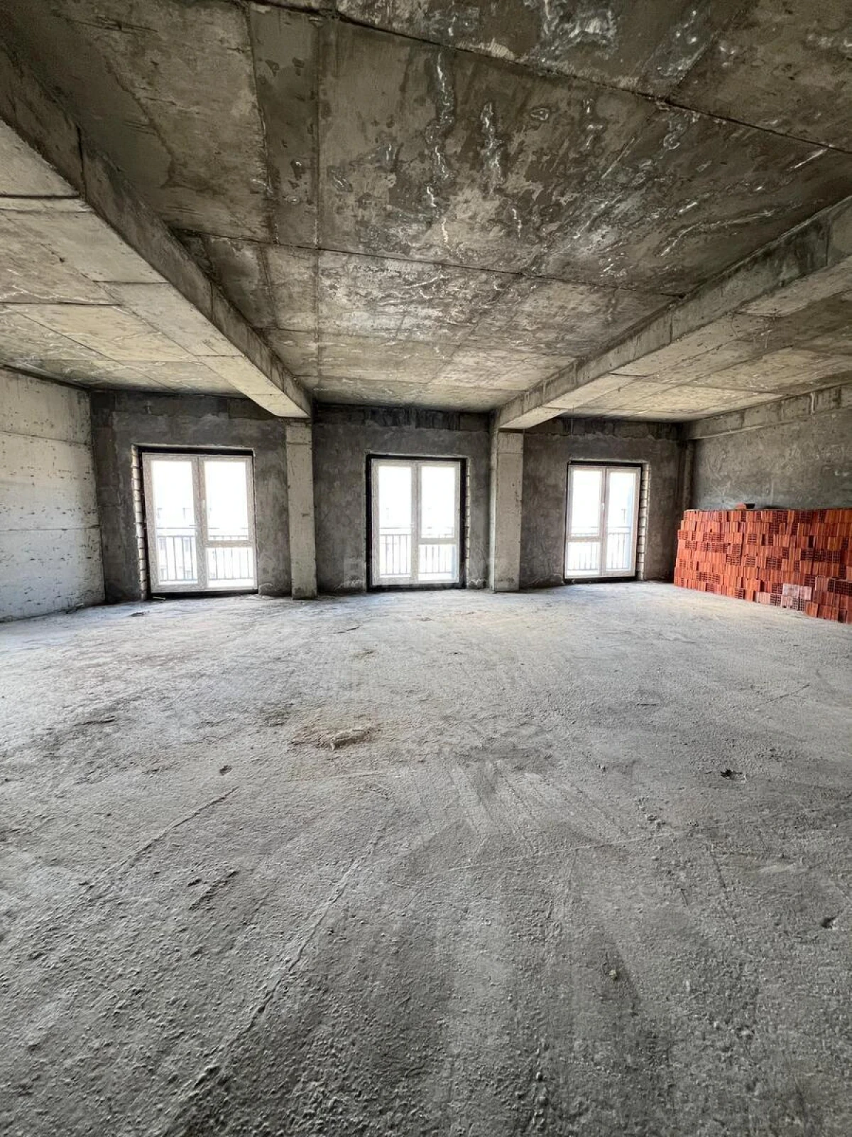 Satılır 5 otaqlı mənzil 250 m²