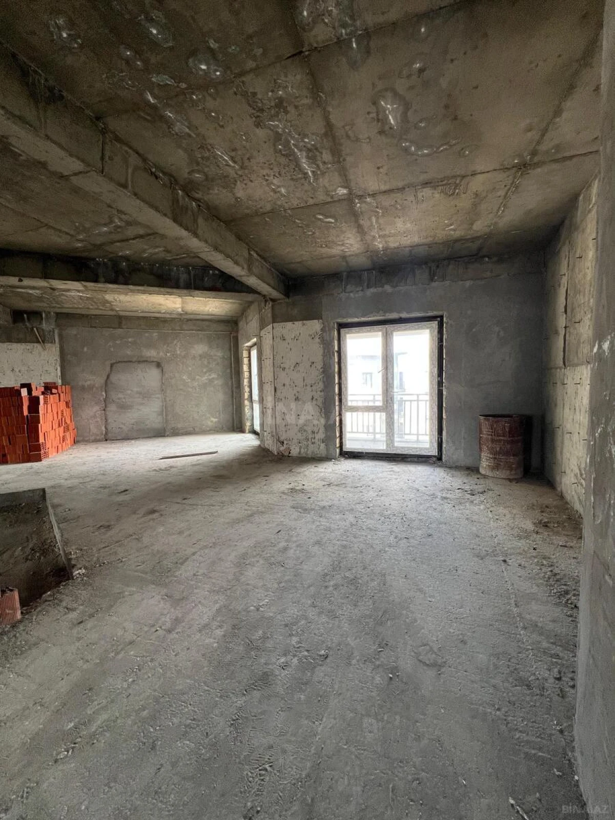 Satılır 5 otaqlı mənzil 250 m²
