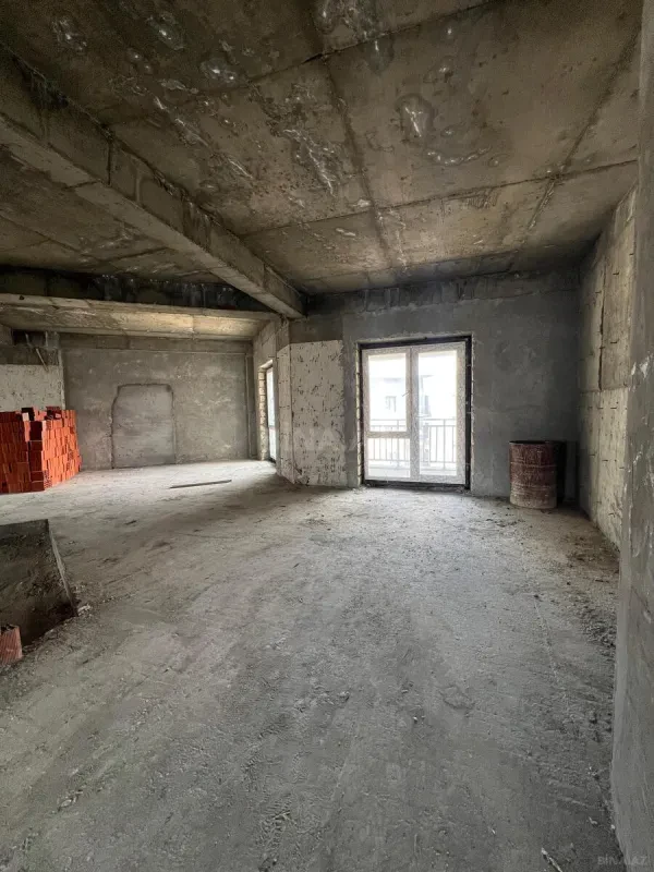 Satılır 5 otaqlı mənzil 250 m²