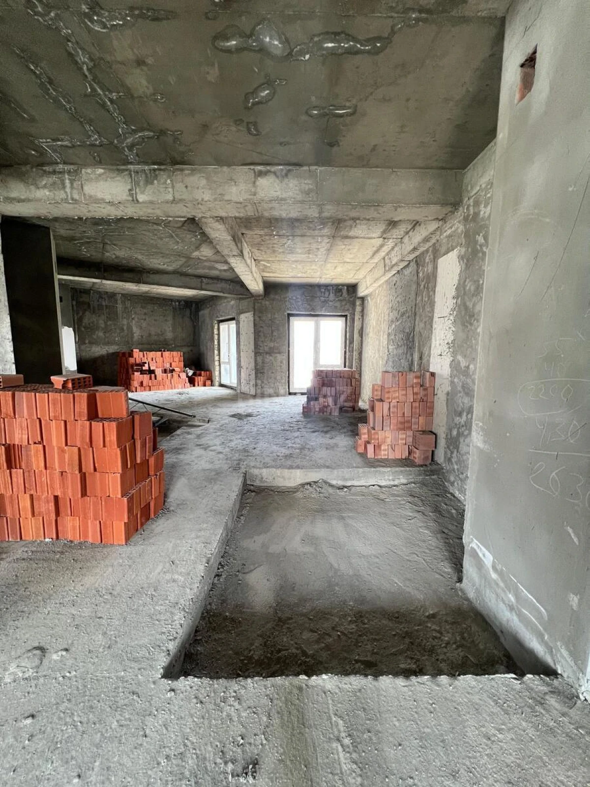 Satılır 5 otaqlı mənzil 250 m²