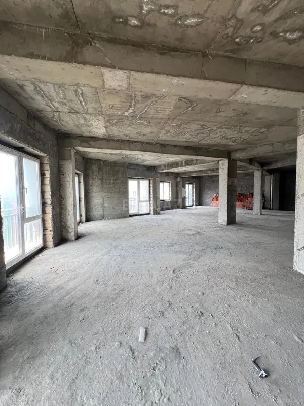 Satılır 5 otaqlı mənzil 250 m²
