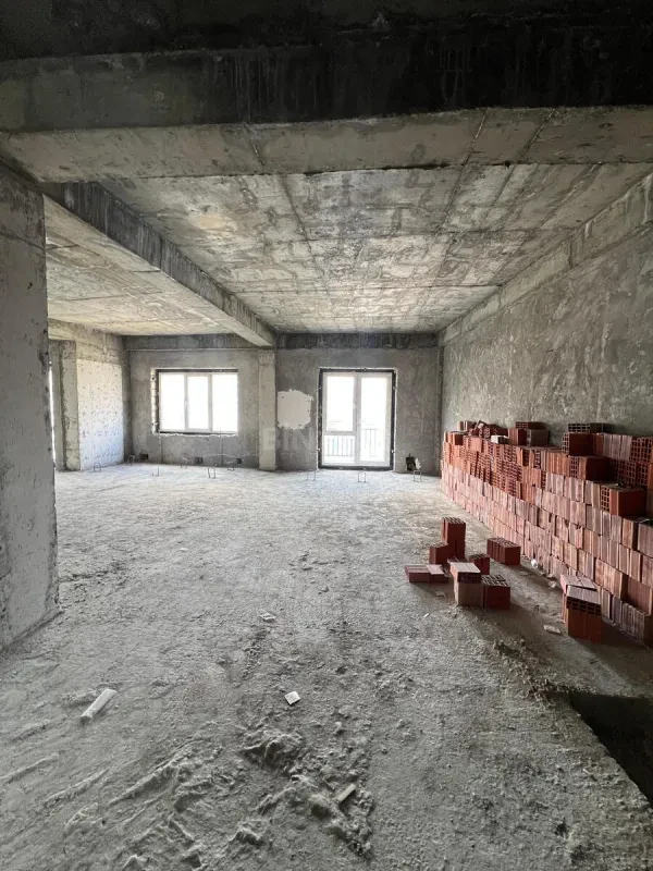 Satılır 5 otaqlı mənzil 250 m²