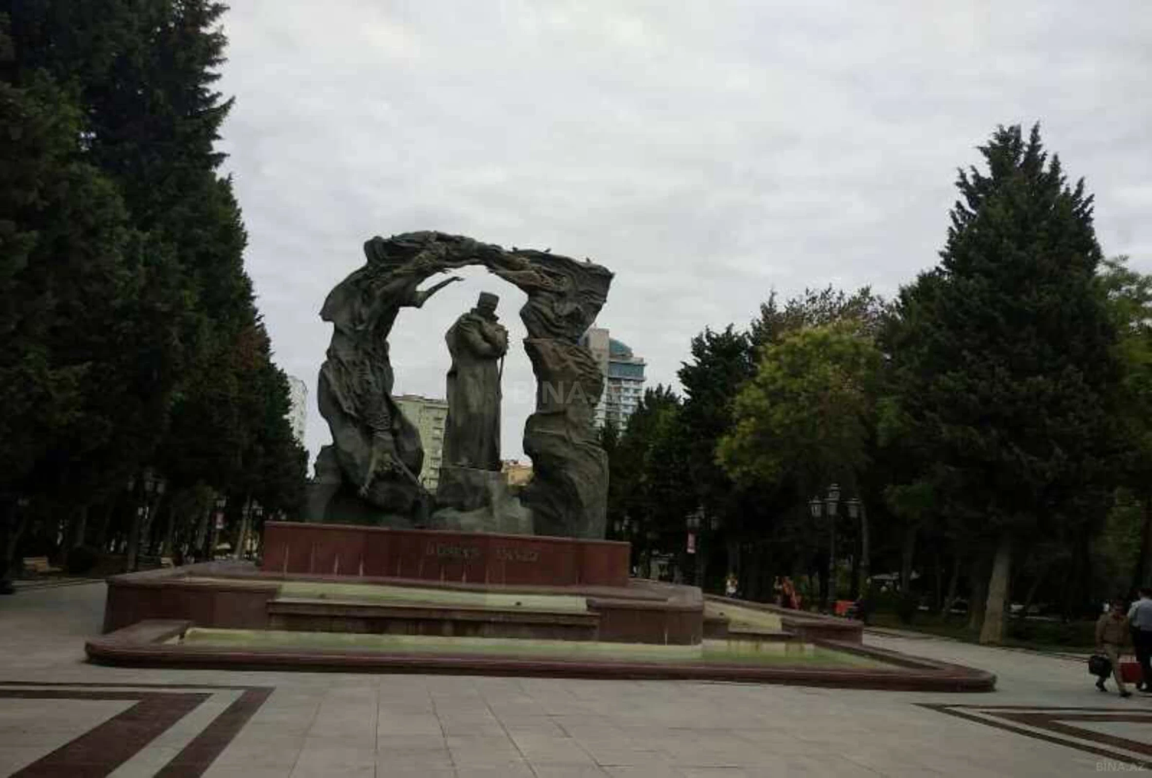 Satılır 2 otaqlı mənzil 97 m²