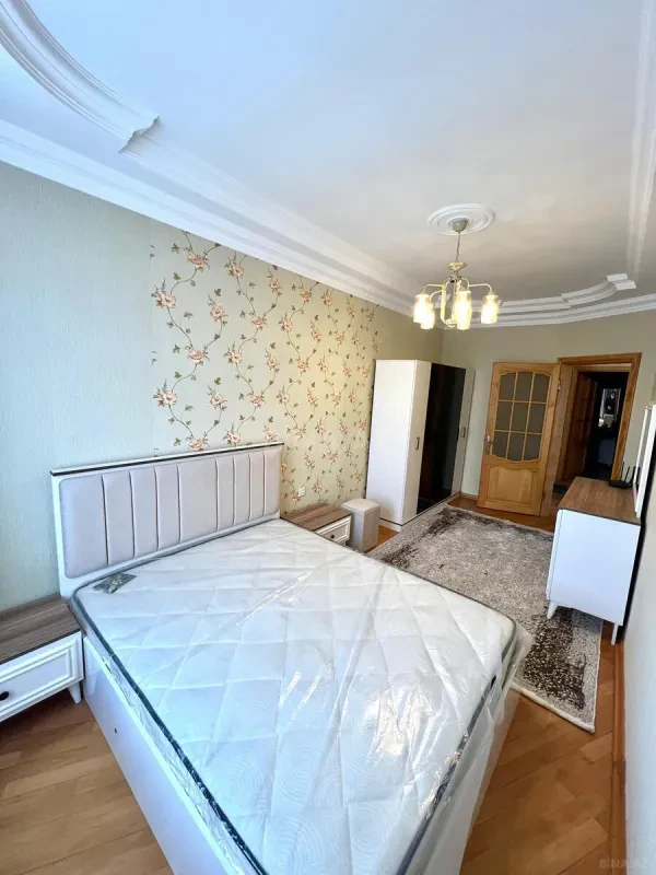 Kirayə verilir 2 otaqlı mənzil 75 m²