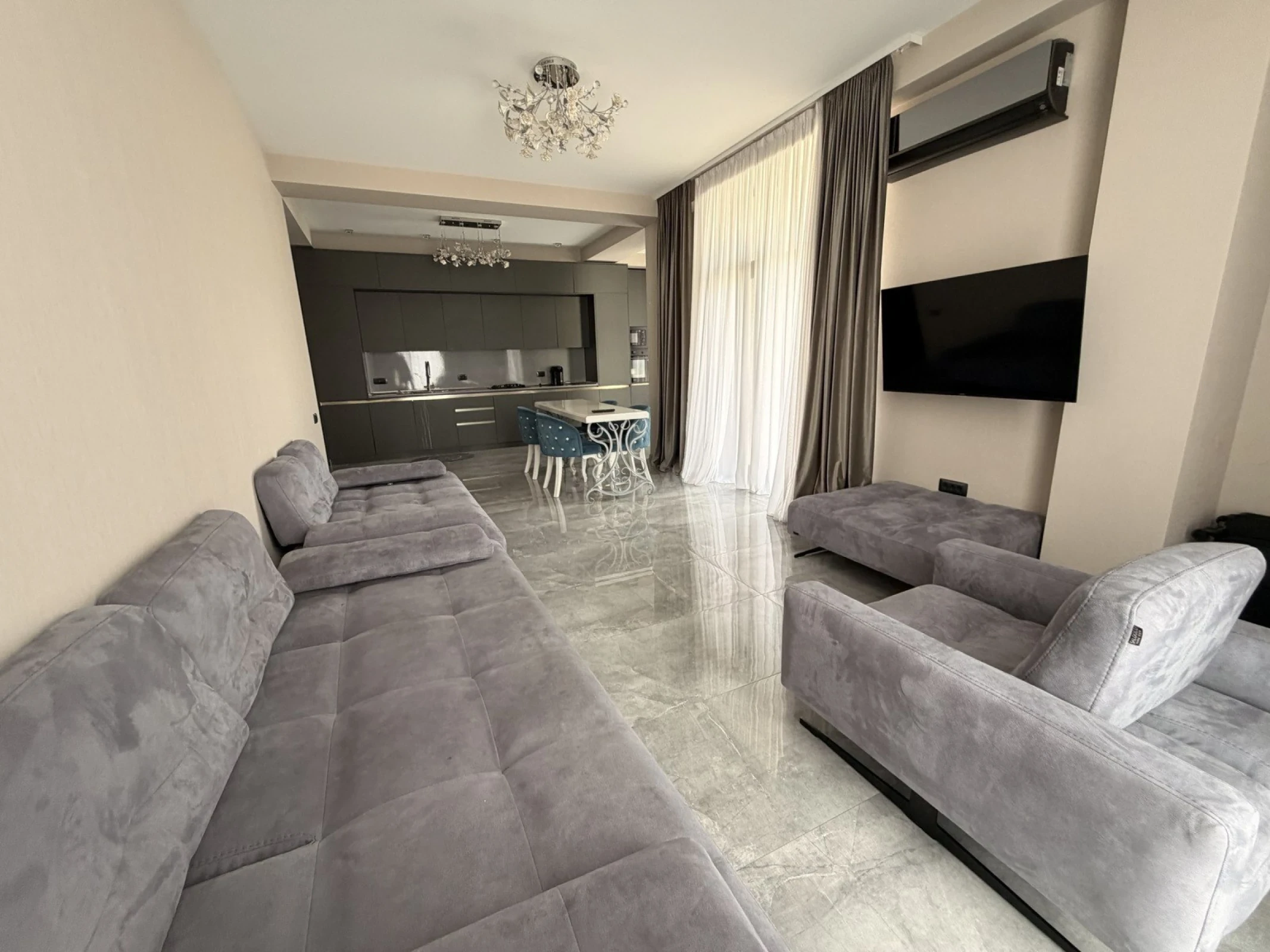 Satılır 2 otaqlı mənzil 103 m²