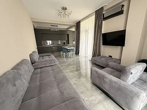 Satılır 2 otaqlı mənzil 103 m²