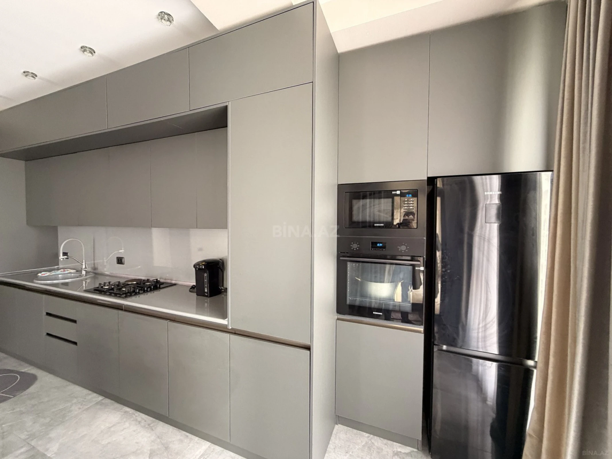 Satılır 2 otaqlı mənzil 103 m²