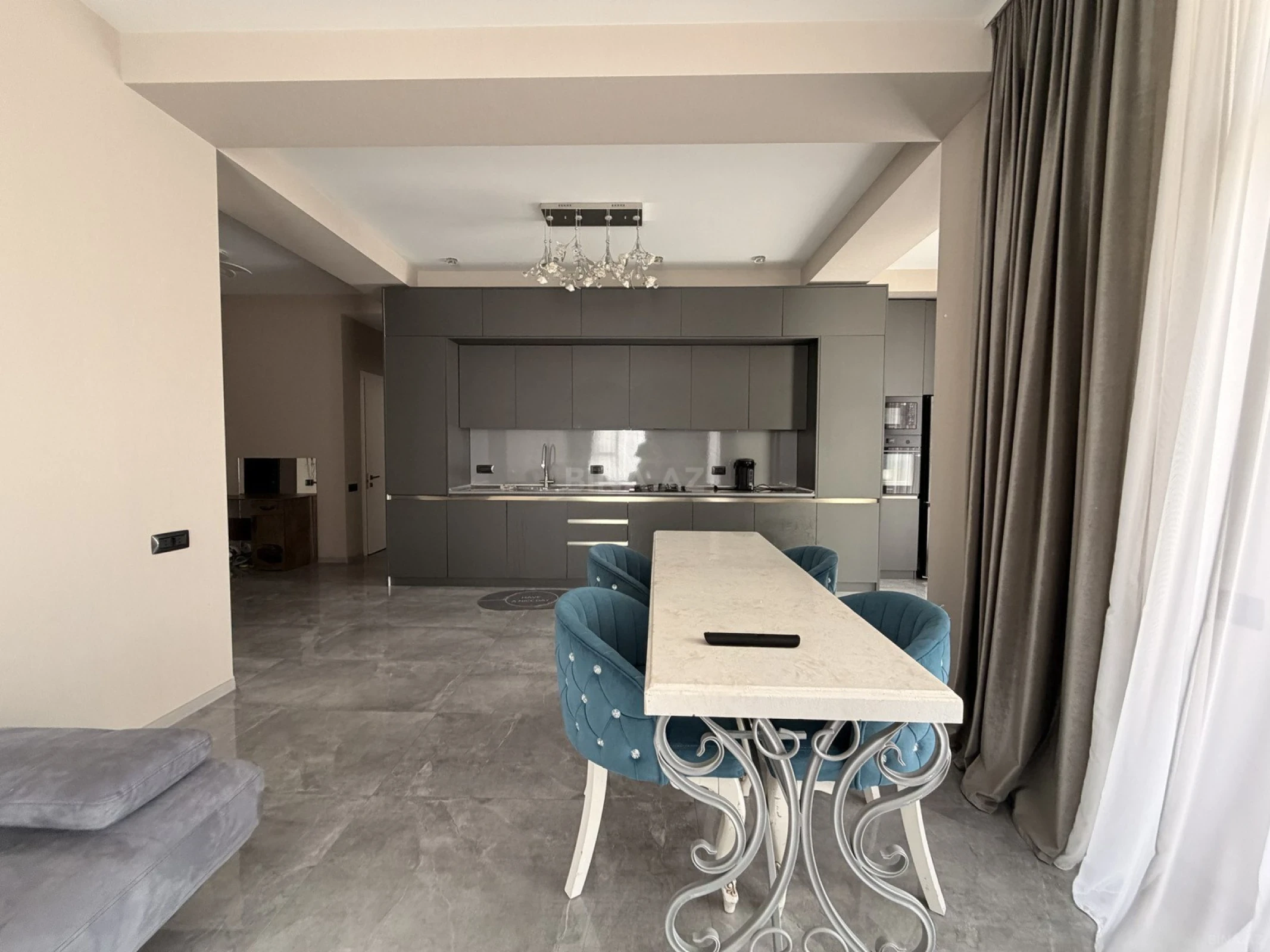 Satılır 2 otaqlı mənzil 103 m²