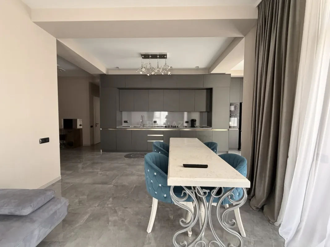 Satılır 2 otaqlı mənzil 103 m²
