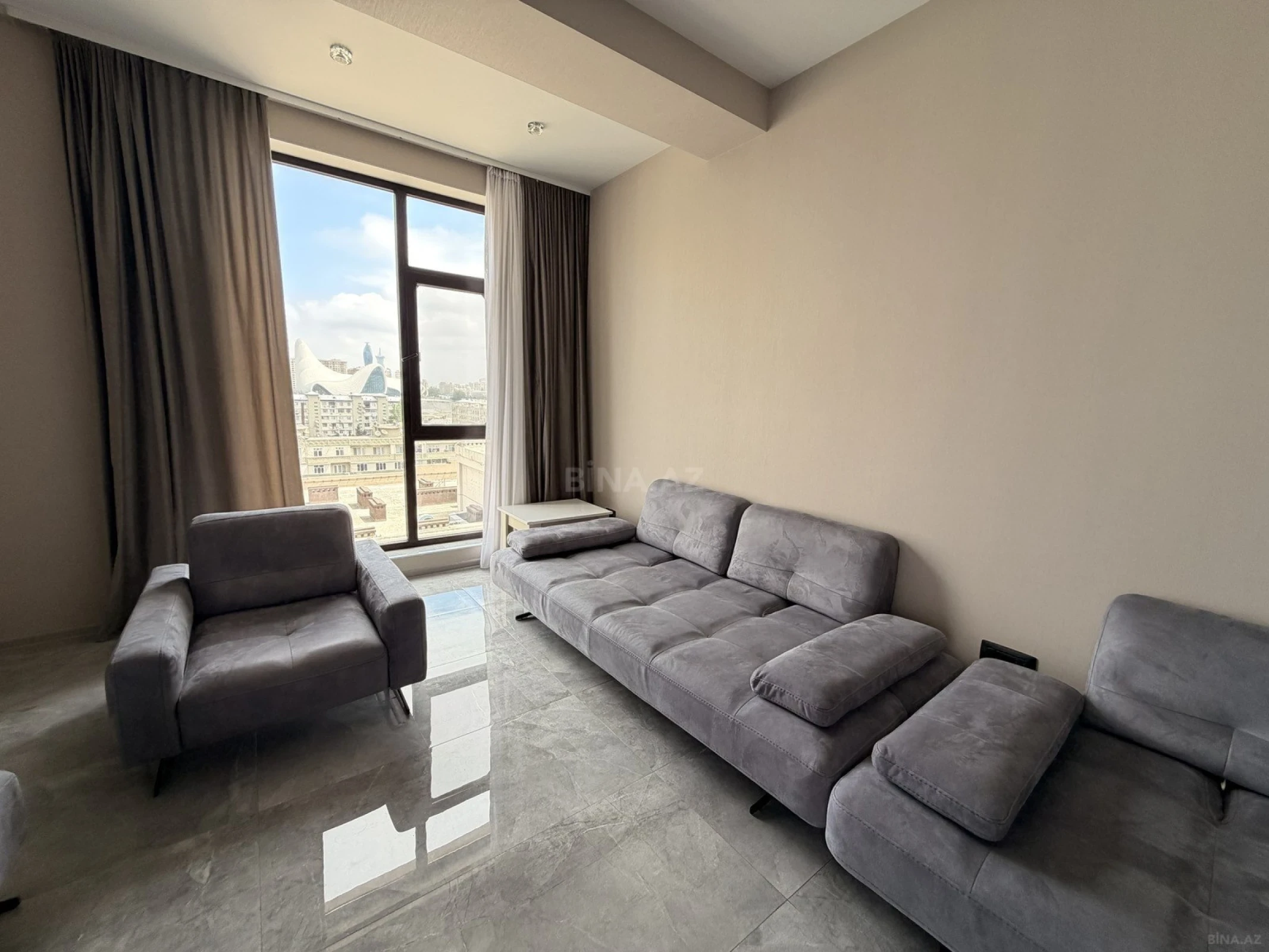 Satılır 2 otaqlı mənzil 103 m²