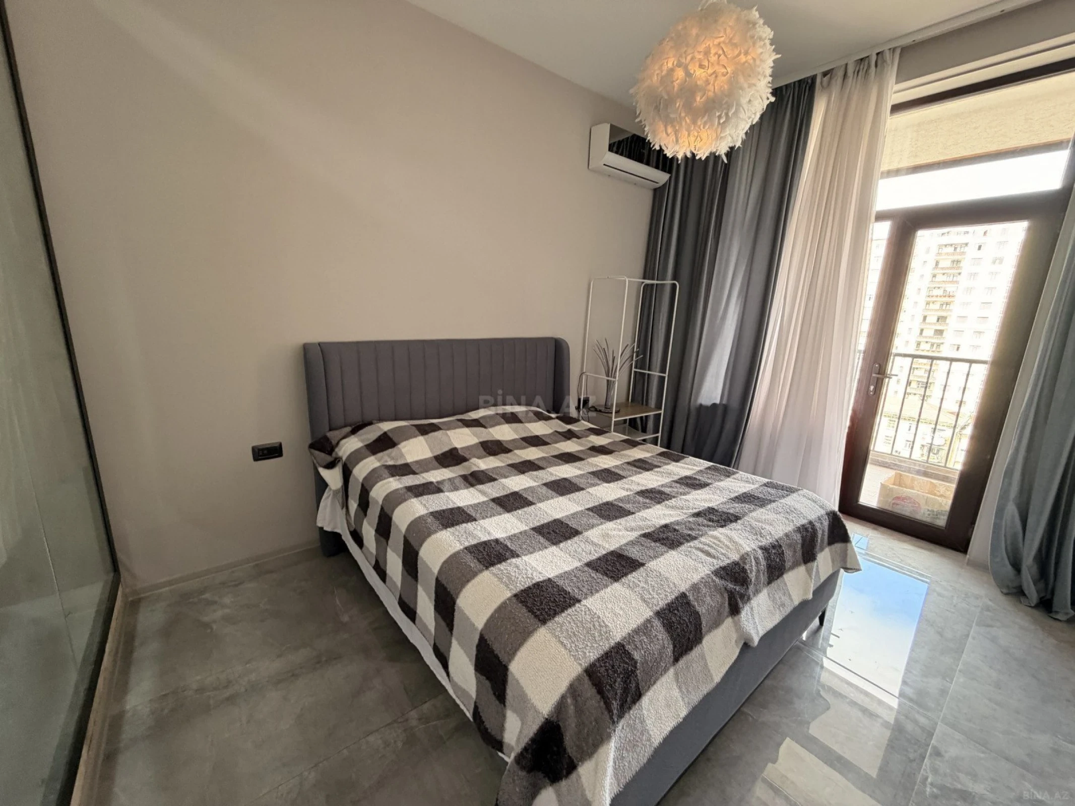 Satılır 2 otaqlı mənzil 103 m²