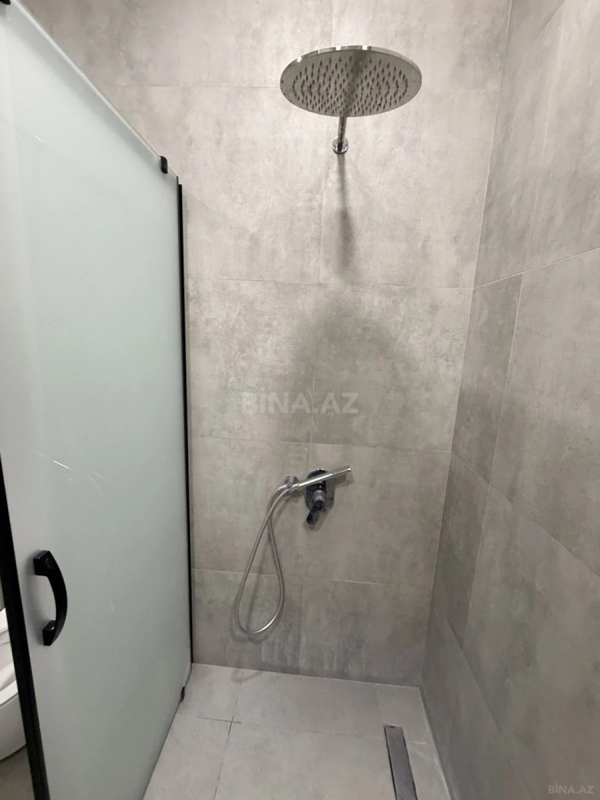 Satılır 2 otaqlı mənzil 103 m²