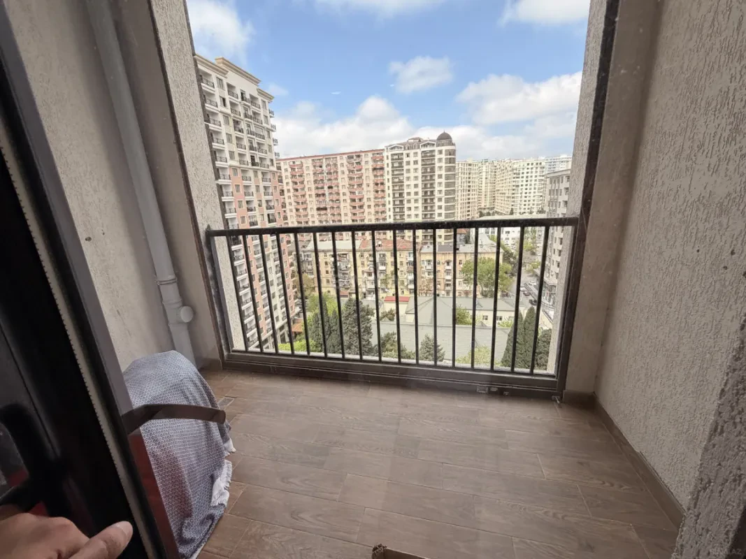 Satılır 2 otaqlı mənzil 103 m²