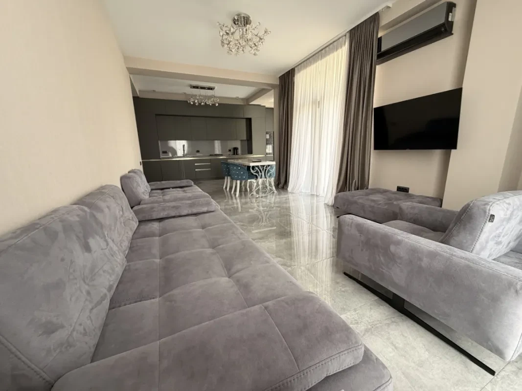 Satılır 2 otaqlı mənzil 103 m²