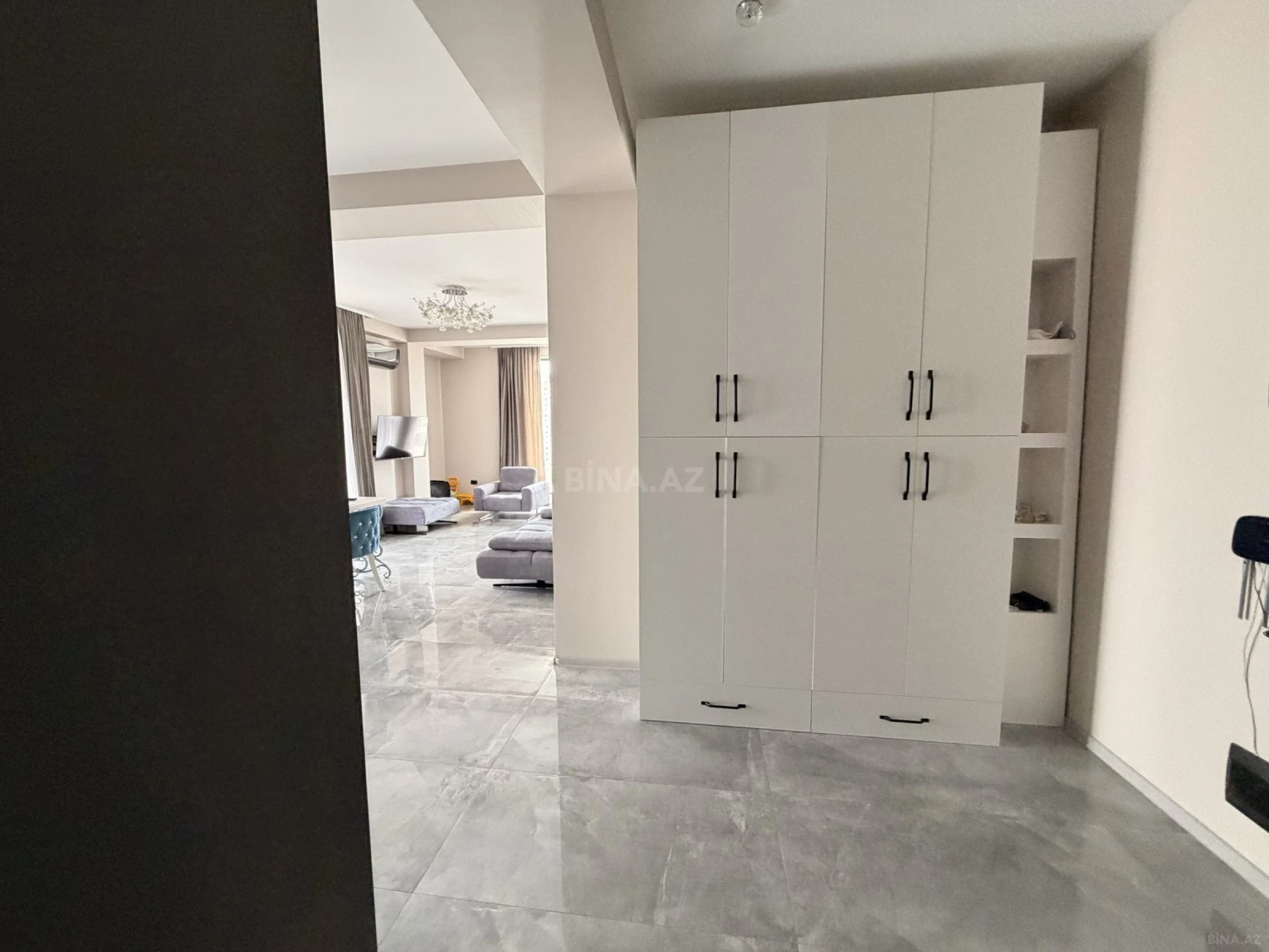 Satılır 2 otaqlı mənzil 103 m²