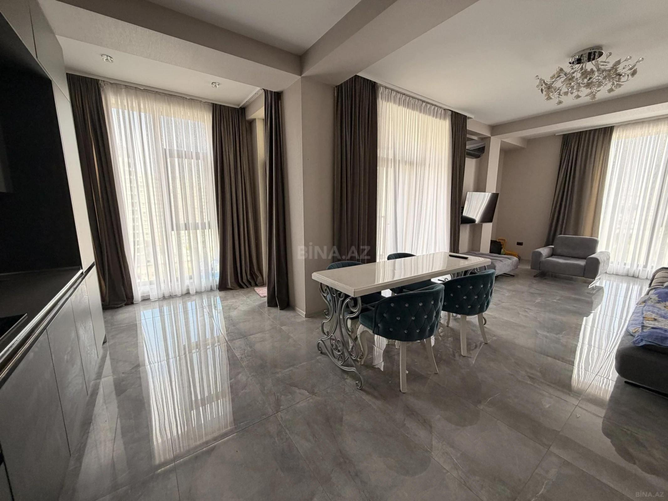 Satılır 2 otaqlı mənzil 103 m²