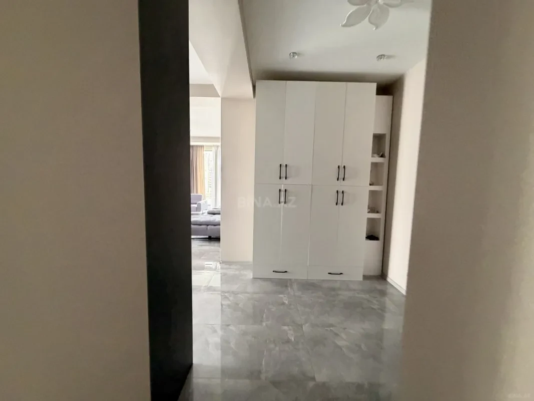 Satılır 2 otaqlı mənzil 103 m²