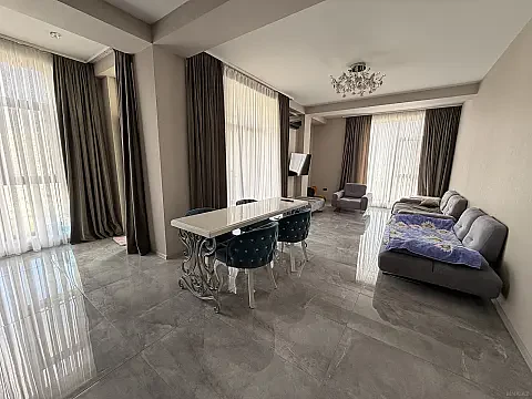 Satılır 2 otaqlı mənzil 103 m²