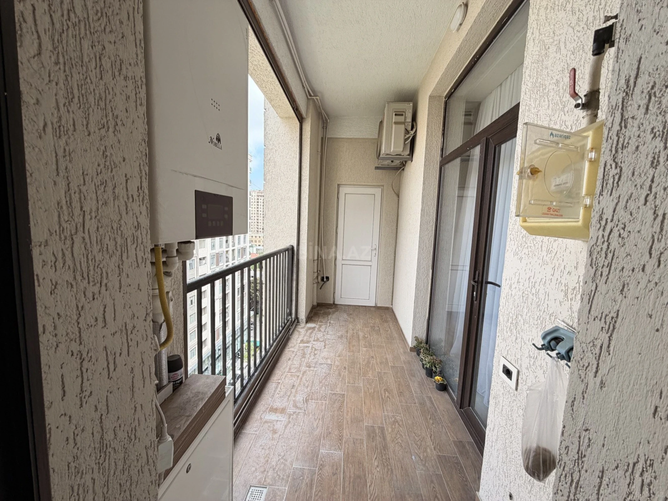 Satılır 2 otaqlı mənzil 103 m²