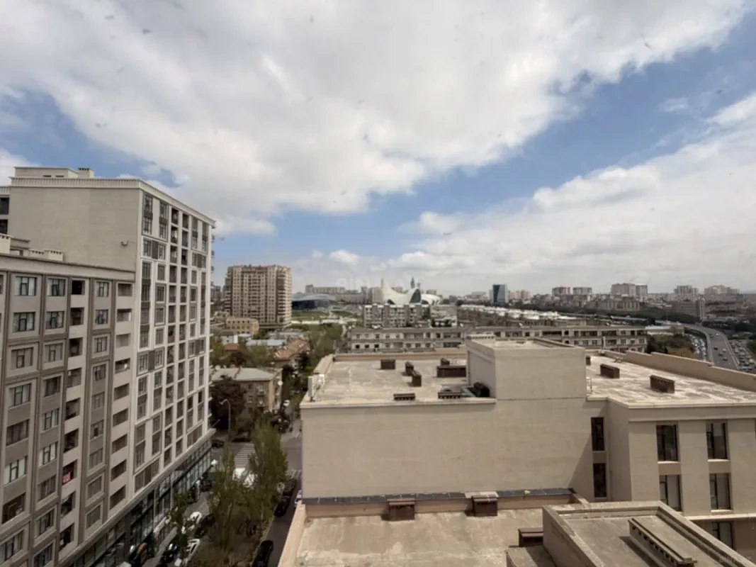 Satılır 2 otaqlı mənzil 103 m²