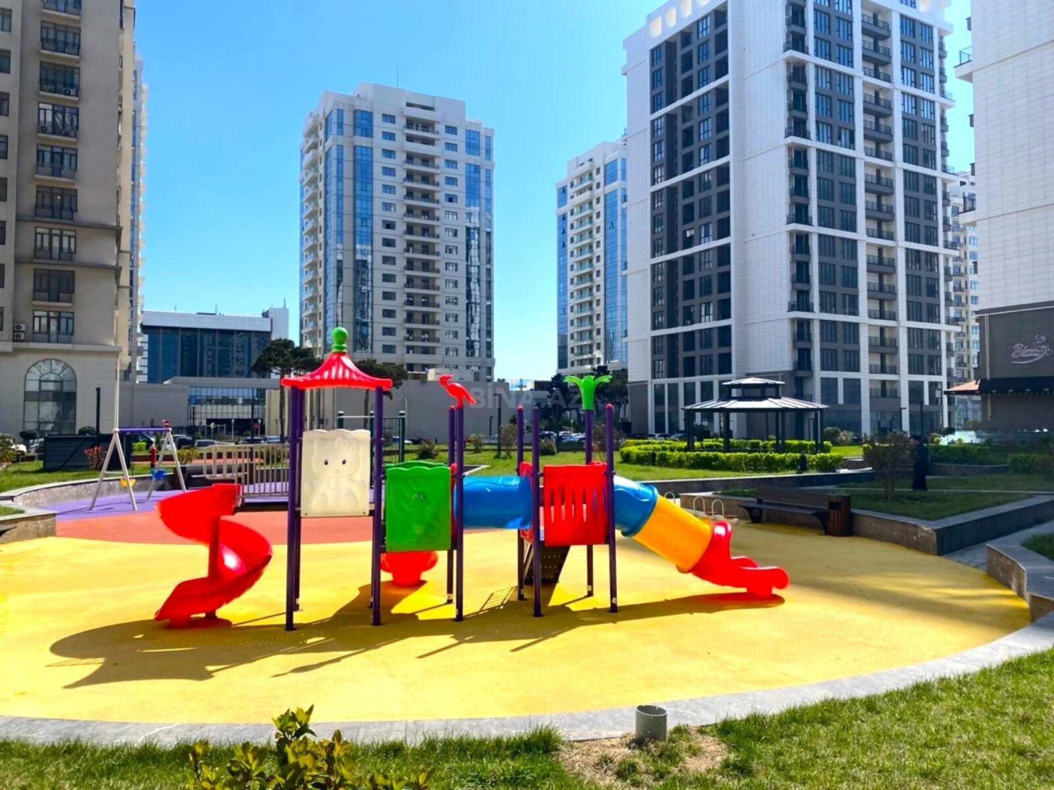 Satılır 2 otaqlı mənzil 79 m²
