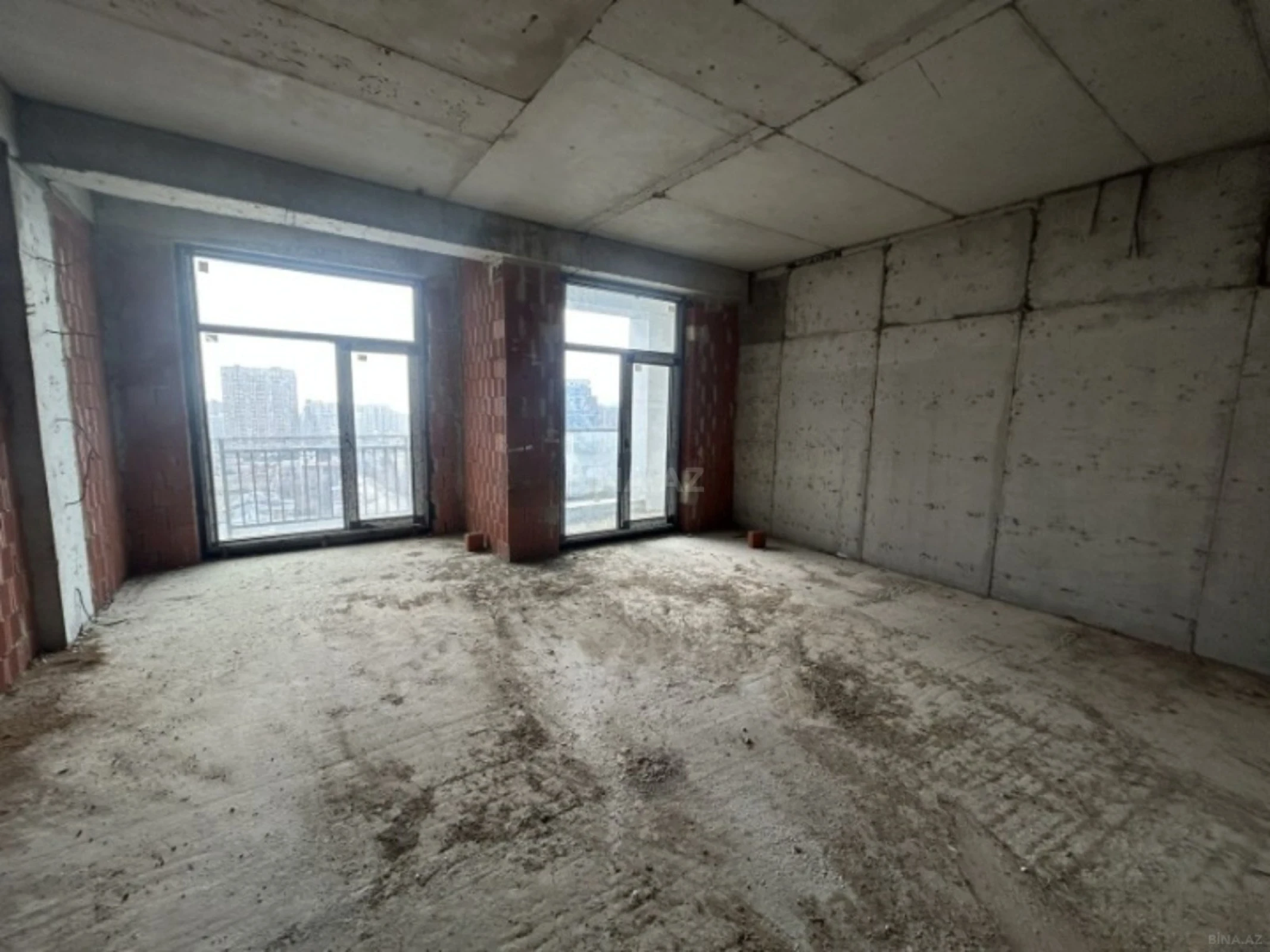 Satılır 2 otaqlı mənzil 79 m²
