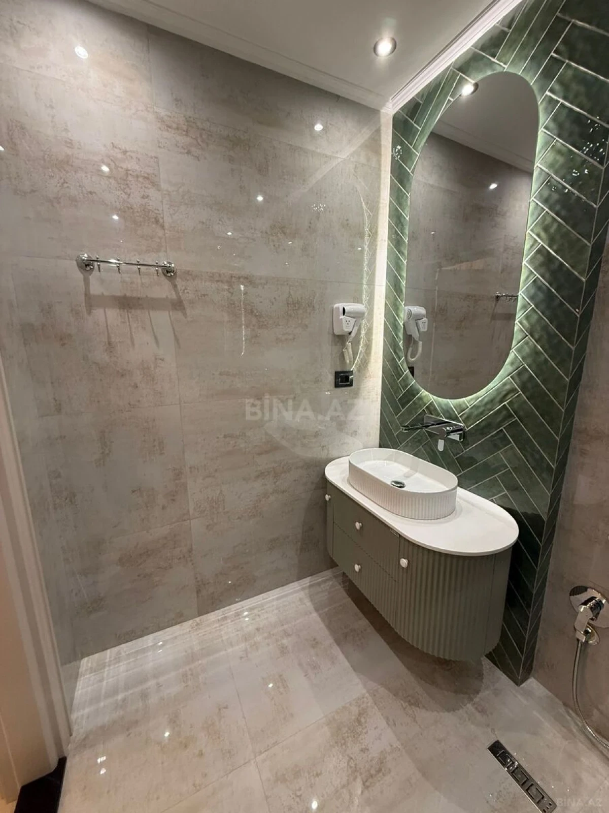 Satılır 3 otaqlı mənzil 125 m²