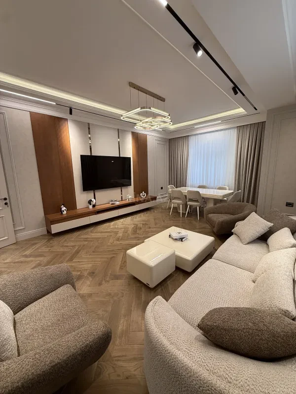Satılır 4 otaqlı mənzil 166 m²