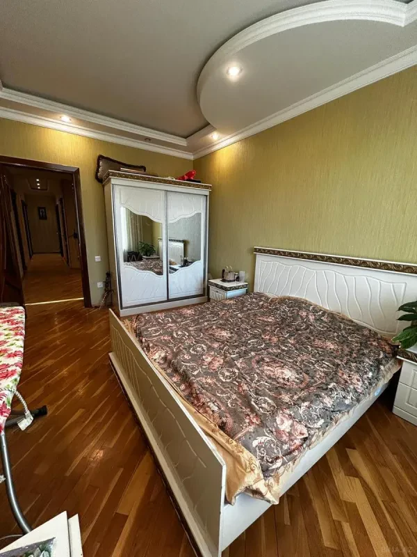 Kirayə verilir 4 otaqlı mənzil 160 m²
