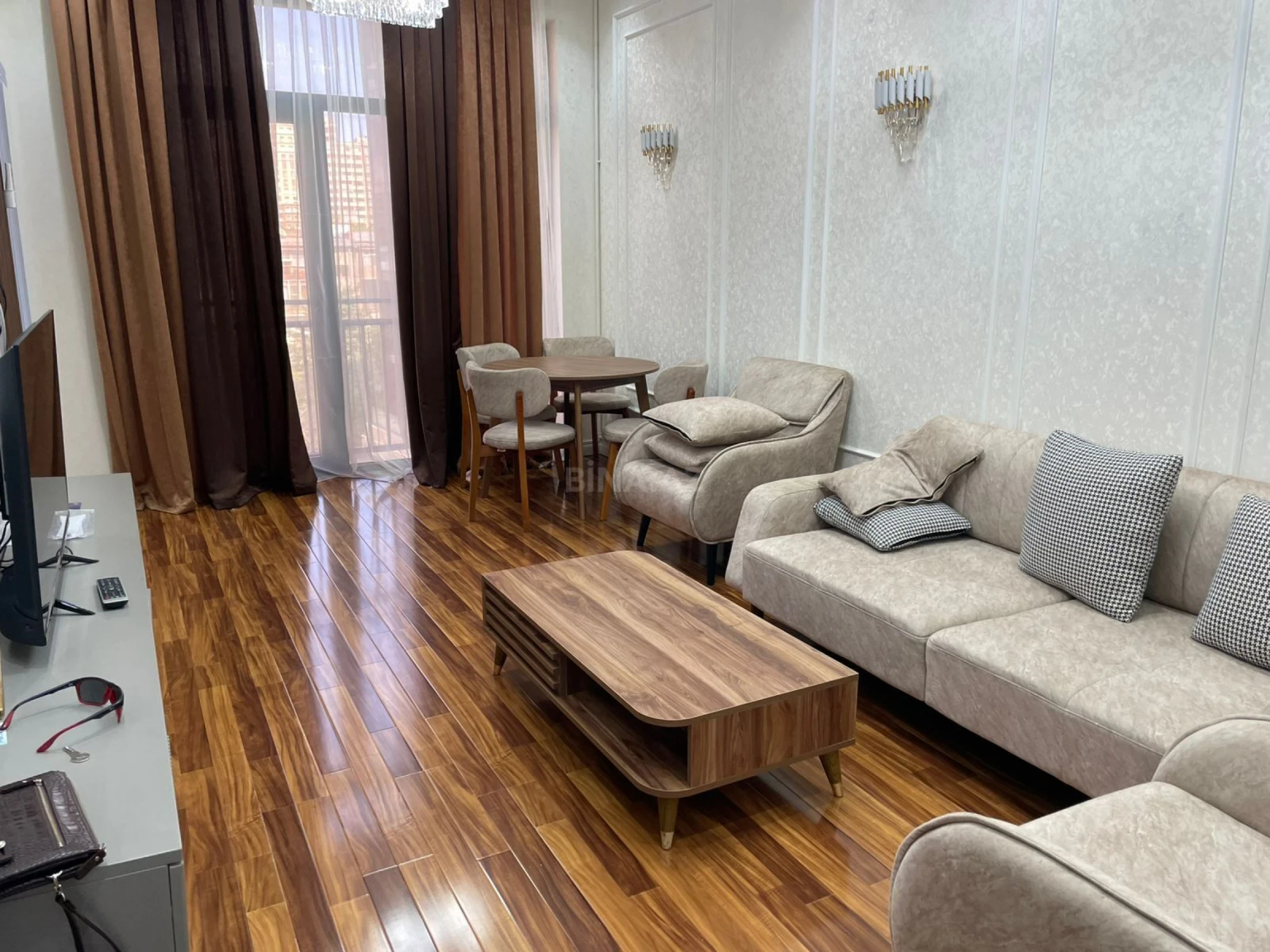 Kirayə verilir 2 otaqlı mənzil 70 m²