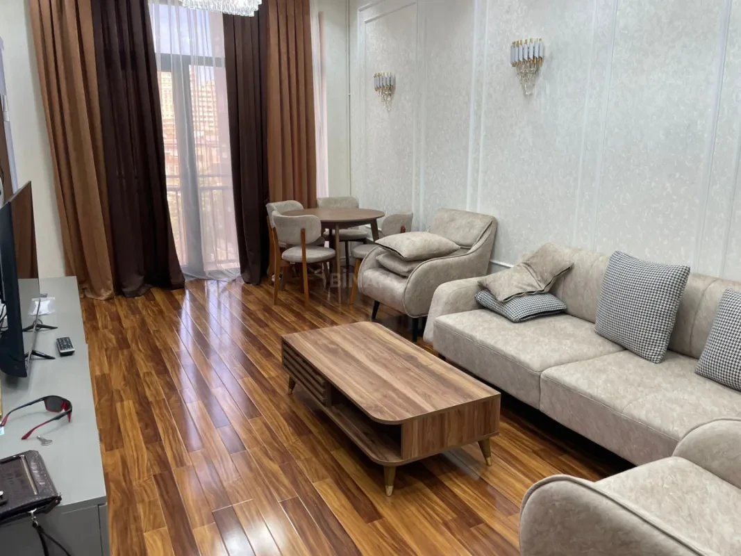 Kirayə verilir 2 otaqlı mənzil 70 m²
