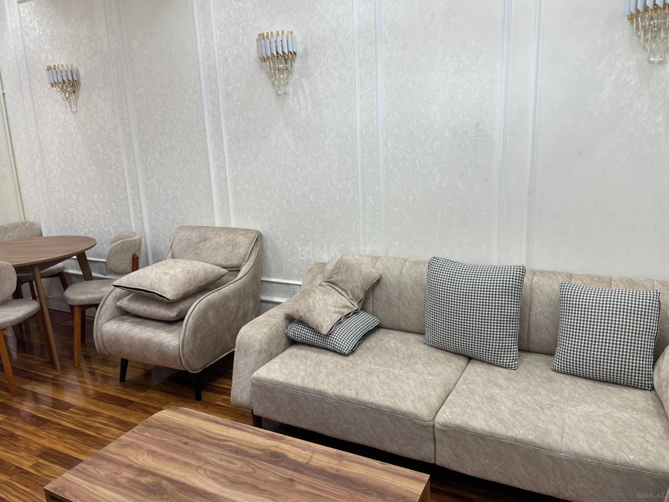 Kirayə verilir 2 otaqlı mənzil 70 m²