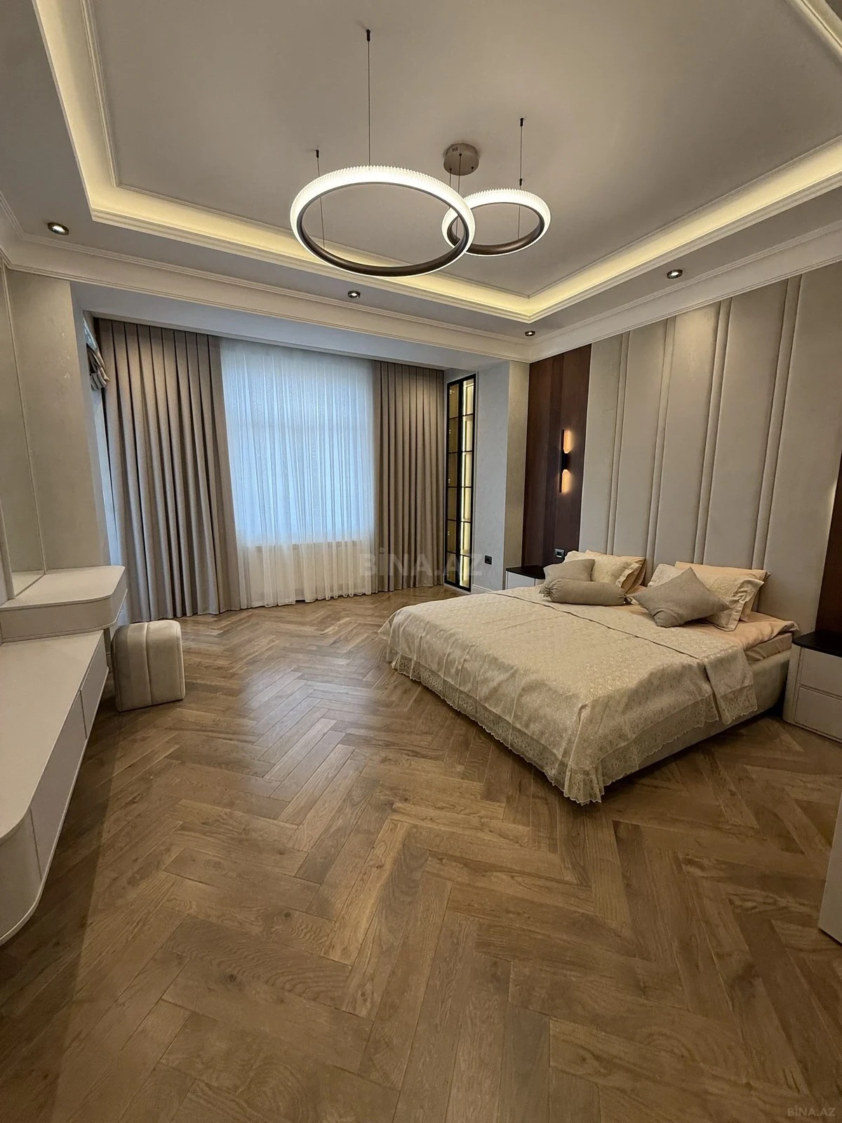 Satılır 4 otaqlı mənzil 186 m²