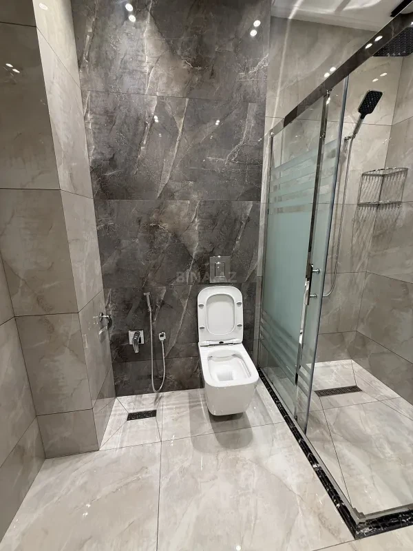 Satılır 4 otaqlı mənzil 186 m²