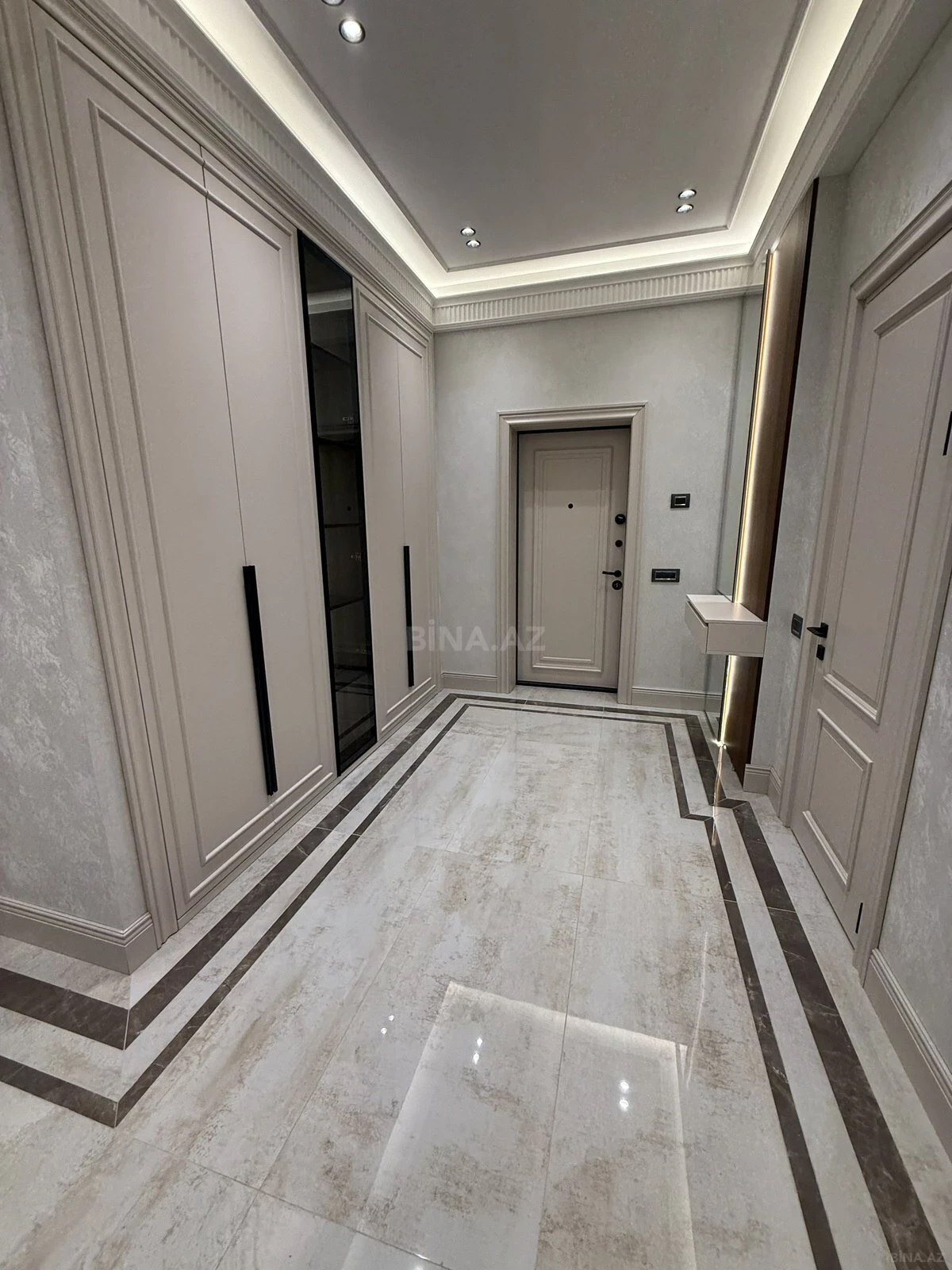 Satılır 4 otaqlı mənzil 186 m²