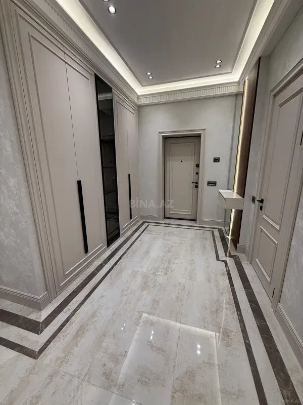 Satılır 4 otaqlı mənzil 186 m²
