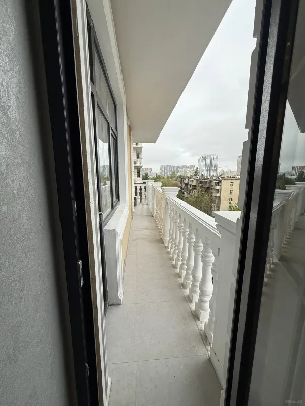 Satılır 4 otaqlı mənzil 186 m²
