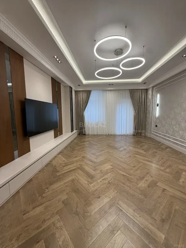 Satılır 4 otaqlı mənzil 186 m²
