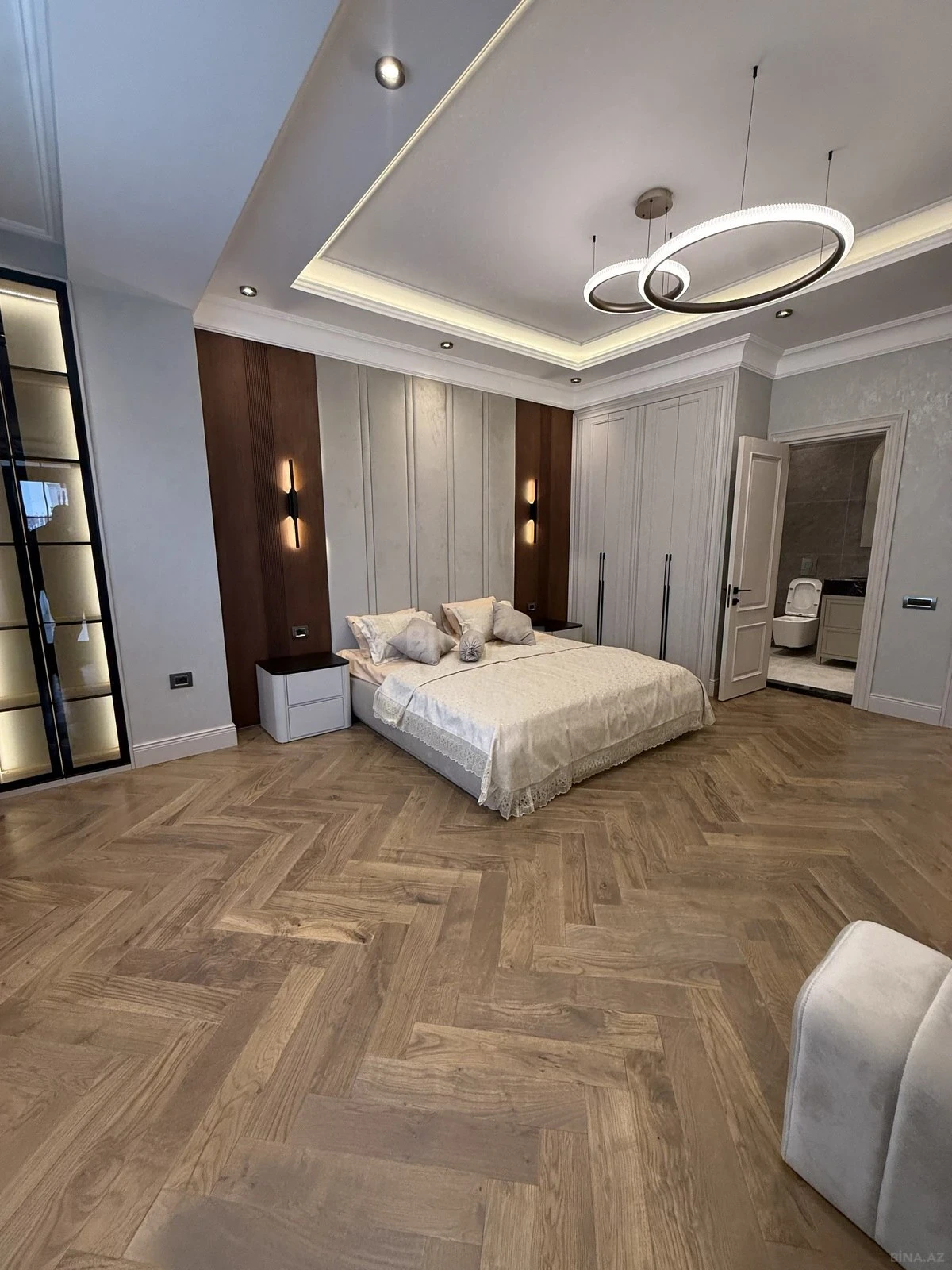 Satılır 4 otaqlı mənzil 186 m²