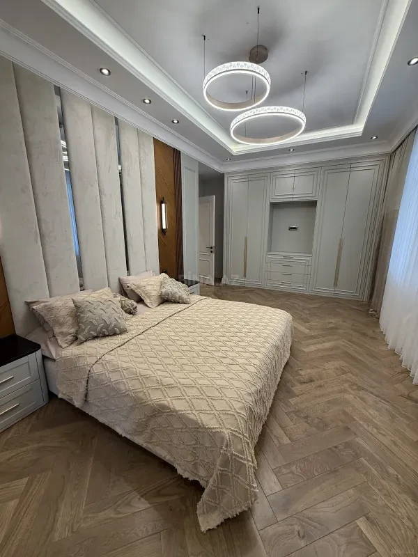 Satılır 4 otaqlı mənzil 186 m²