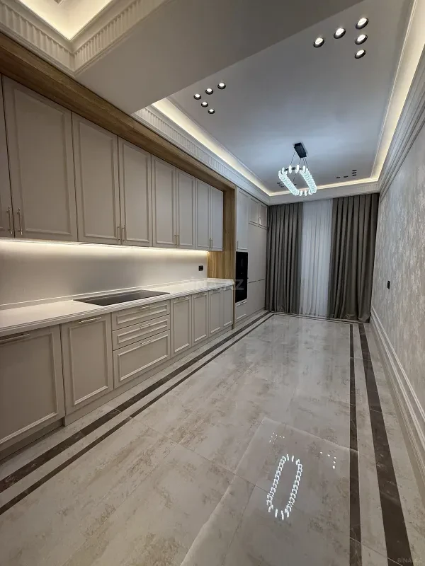 Satılır 4 otaqlı mənzil 186 m²