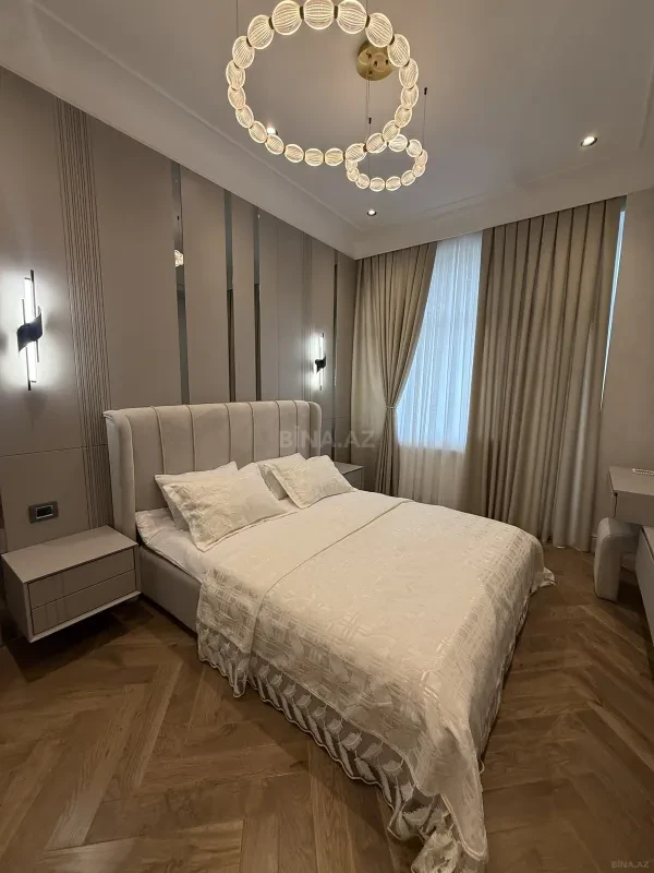 Satılır 4 otaqlı mənzil 186 m²